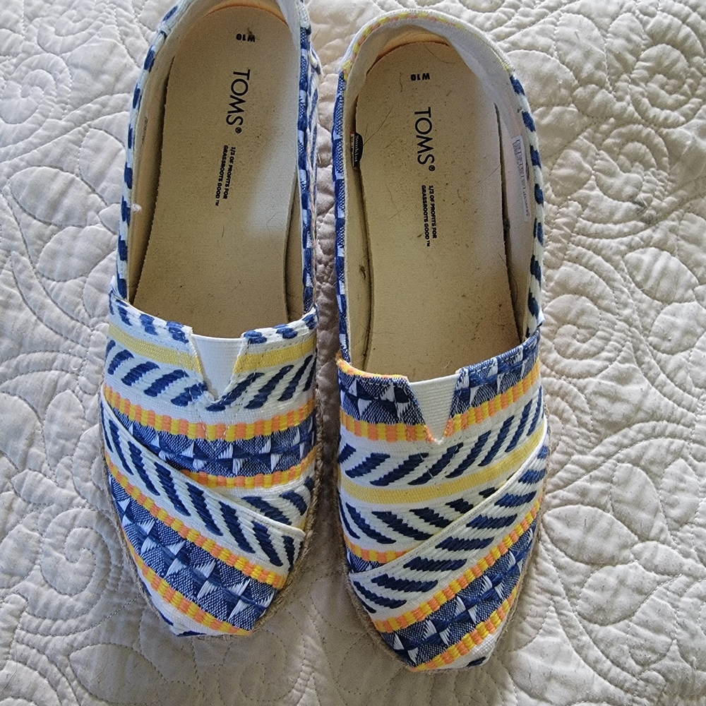 TOMS Navy and Mustard Patterned Slip-Ons